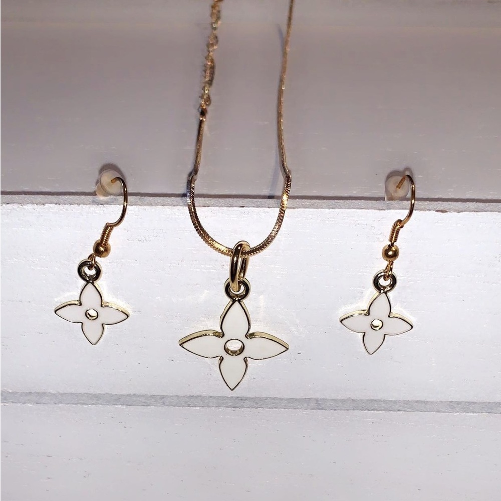 DESIGNER INSPIRED NECKLACE AND EARRINGS ENAMEL CHARM ON GOLD PLATED CHAIN.